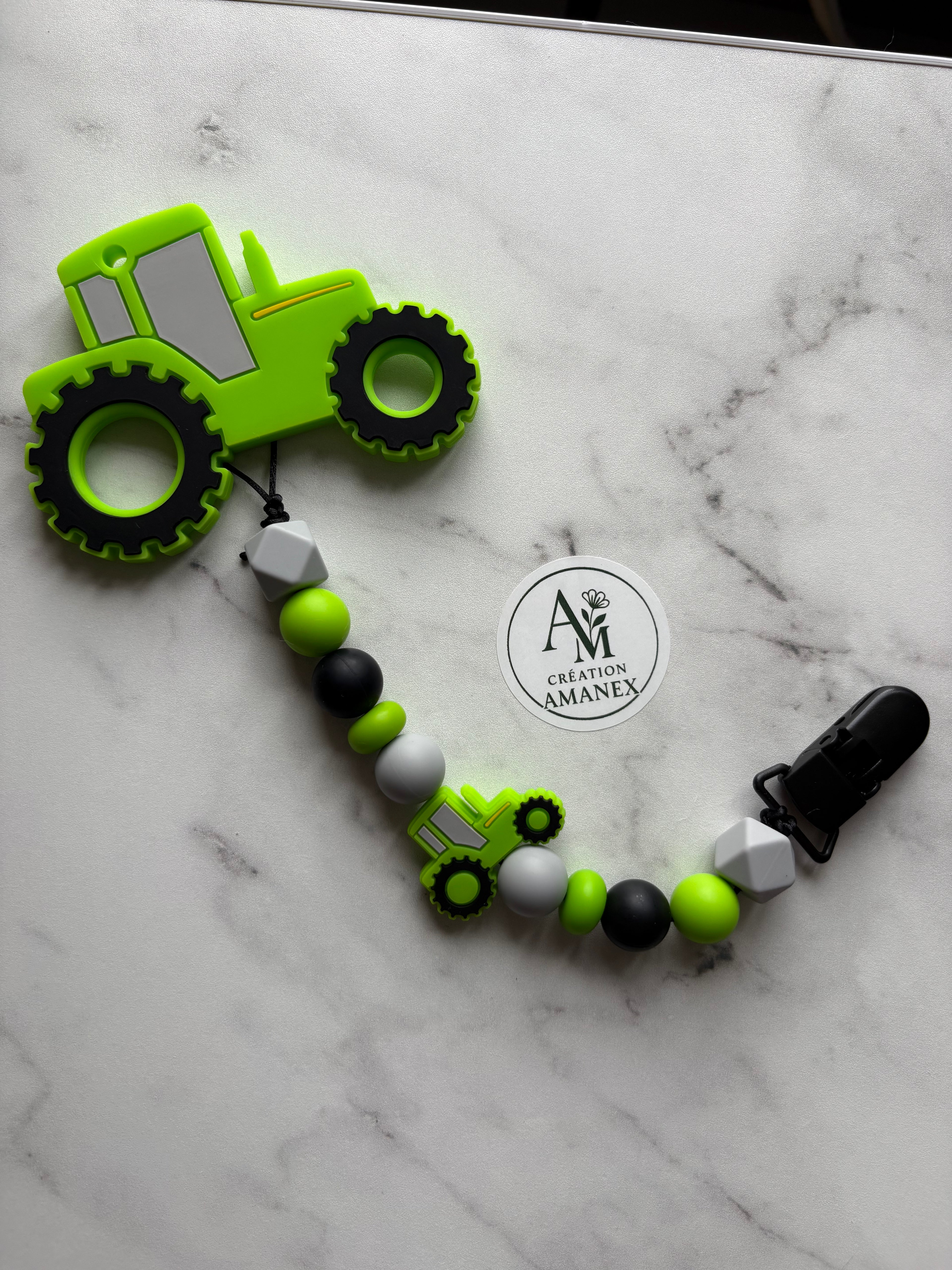 Attache suce et jouet de dentition Tracteur vert