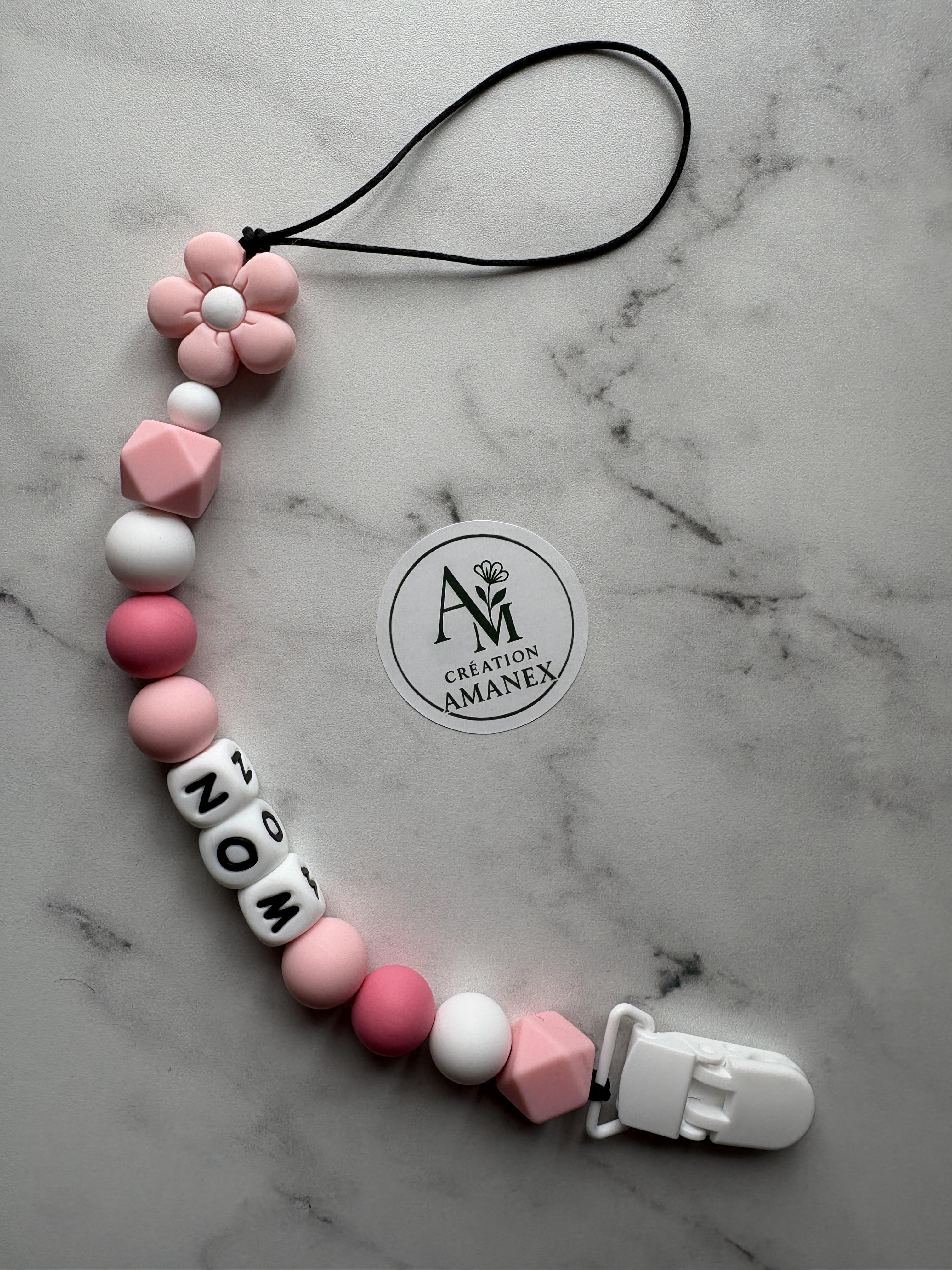 Attache-suce fleur rose en silicone – Avec prénom – 17$
